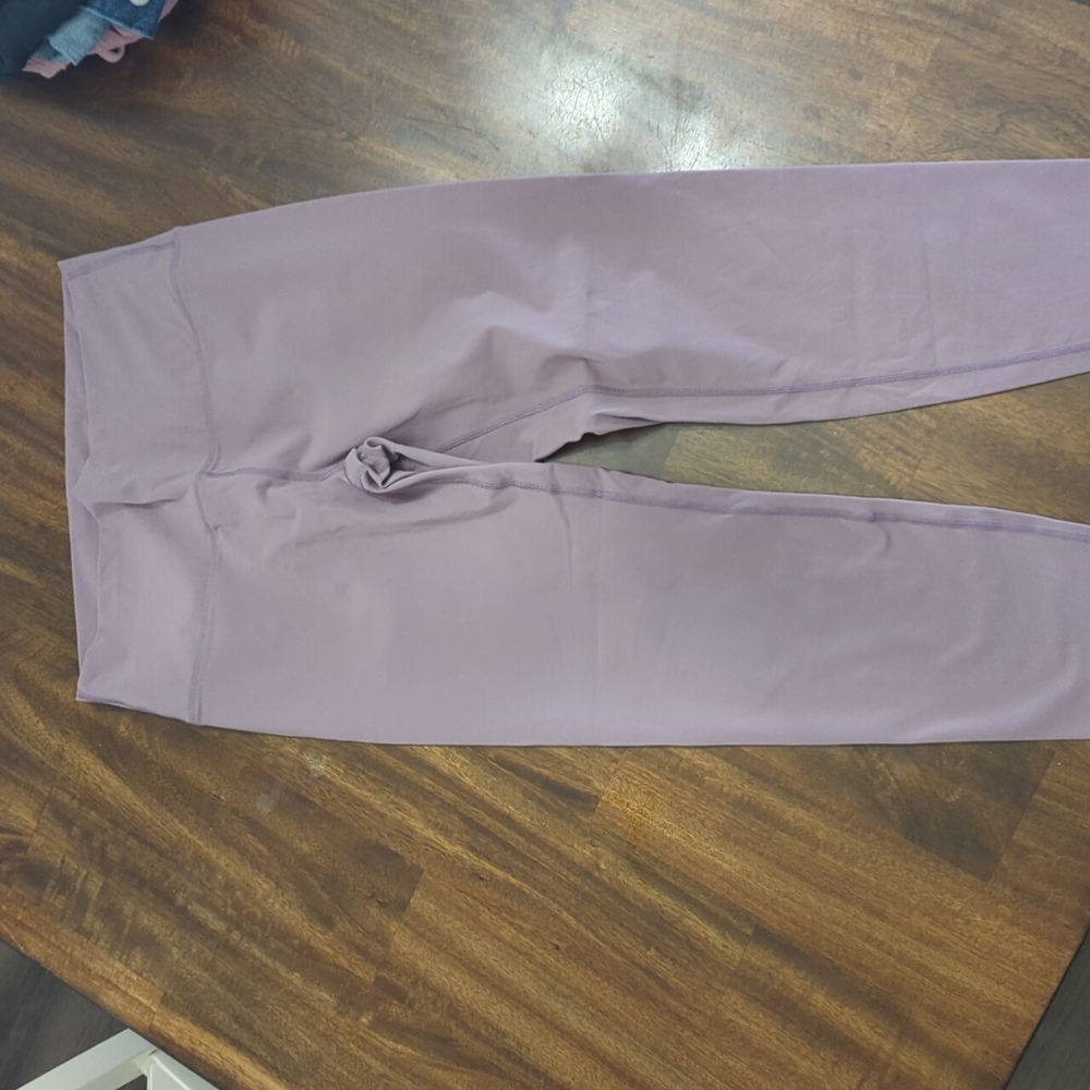Zyia Cropped Lavender Leggings